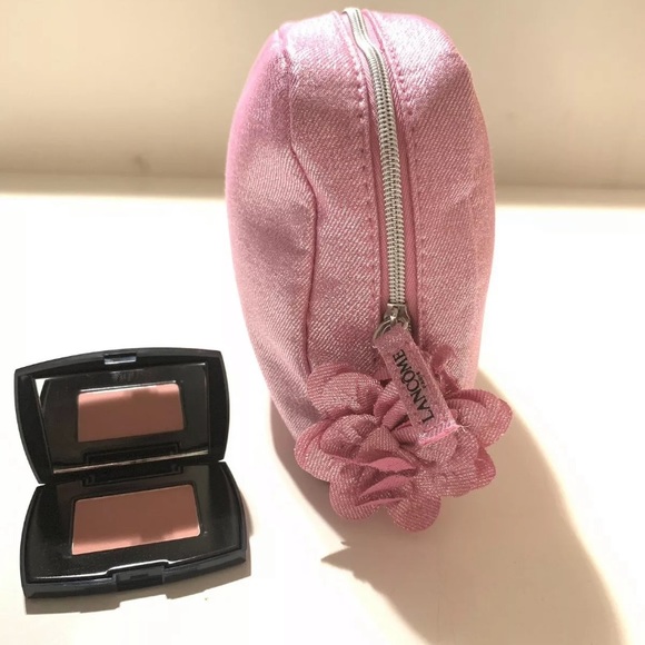 Lancome Other - Lancôme blush with a makeup pouch 👝